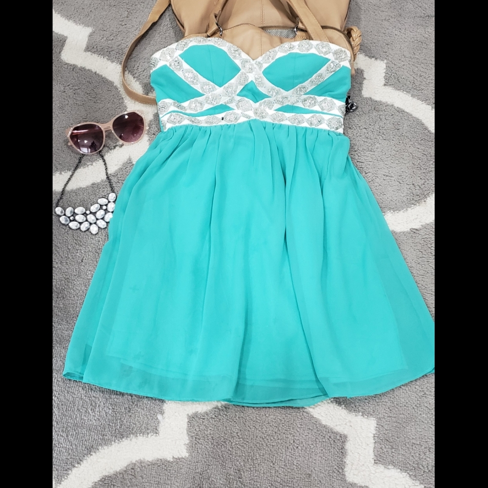 Juniors Mint strapless dress